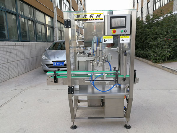 >全自動調(diào)味醬灌裝機車間實拍圖