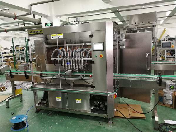 >全自動(dòng)辣椒醬灌裝機(jī)車間實(shí)拍圖